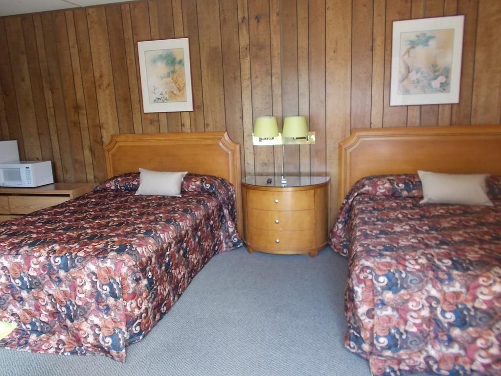 Atomic Inn Beatty Near Death Valley Екстериор снимка